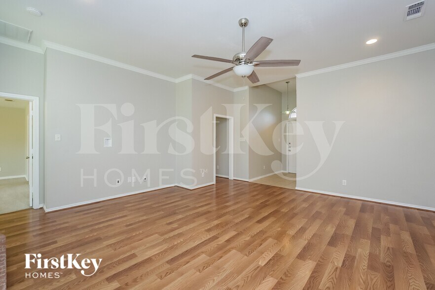 Building Photo - 101 Canterbury Dr