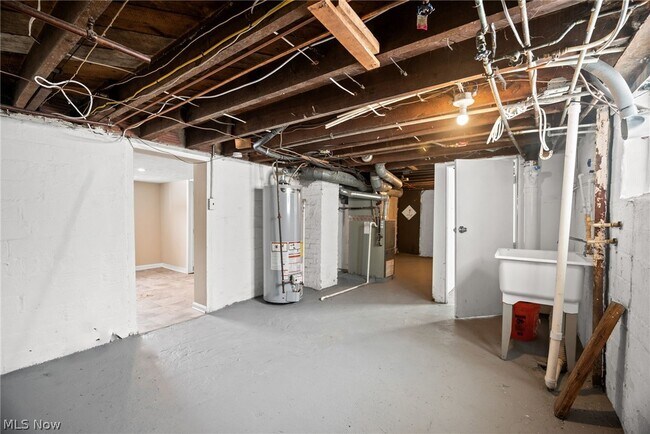 Building Photo - 153 Henry St