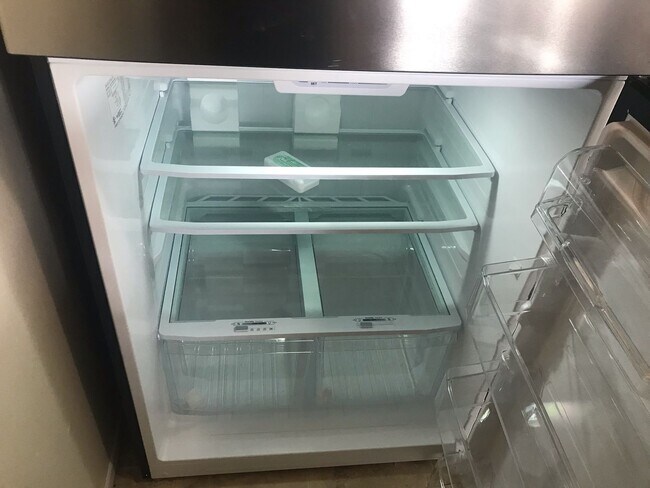 Building Photo - Unbeatable Charm in Camarillo's Colony