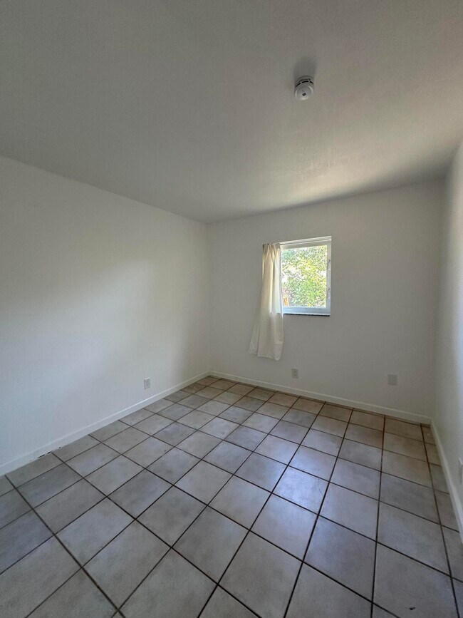 Building Photo - 2030 Bonnie St