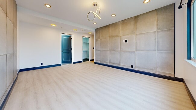 Building Photo - 711 La Playa St