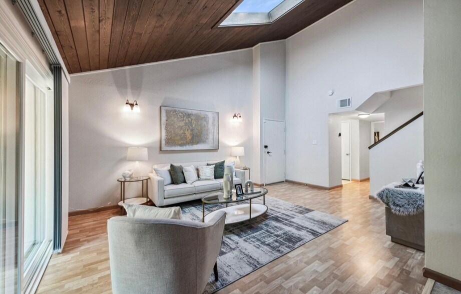 Building Photo - 2724 Oak Rd