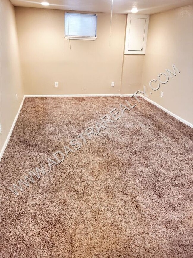 Building Photo - Nicely updated duplex near Kansas City sch...