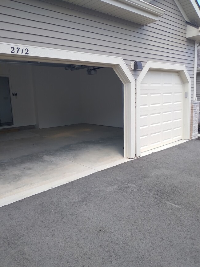 Building Photo - 2701 Pond Dr