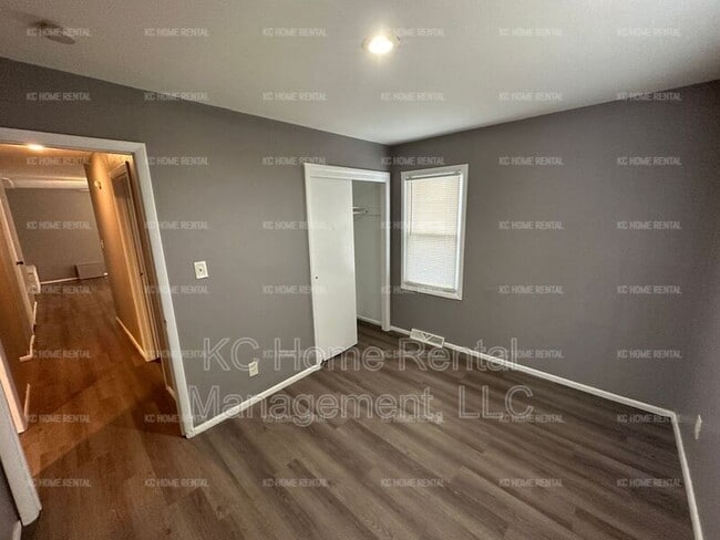 Building Photo - 8601 E 110th St