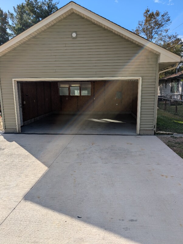 Building Photo - 1010 7th Ave N