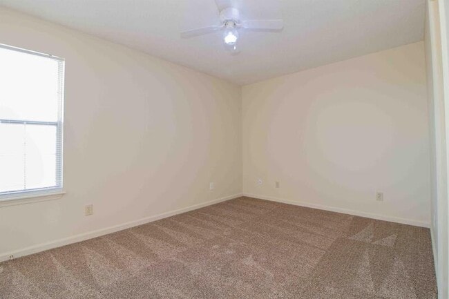 Building Photo - 2004 Tynewood Dr