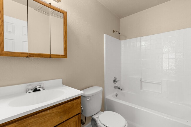 Building Photo - 233 E Craven Ave