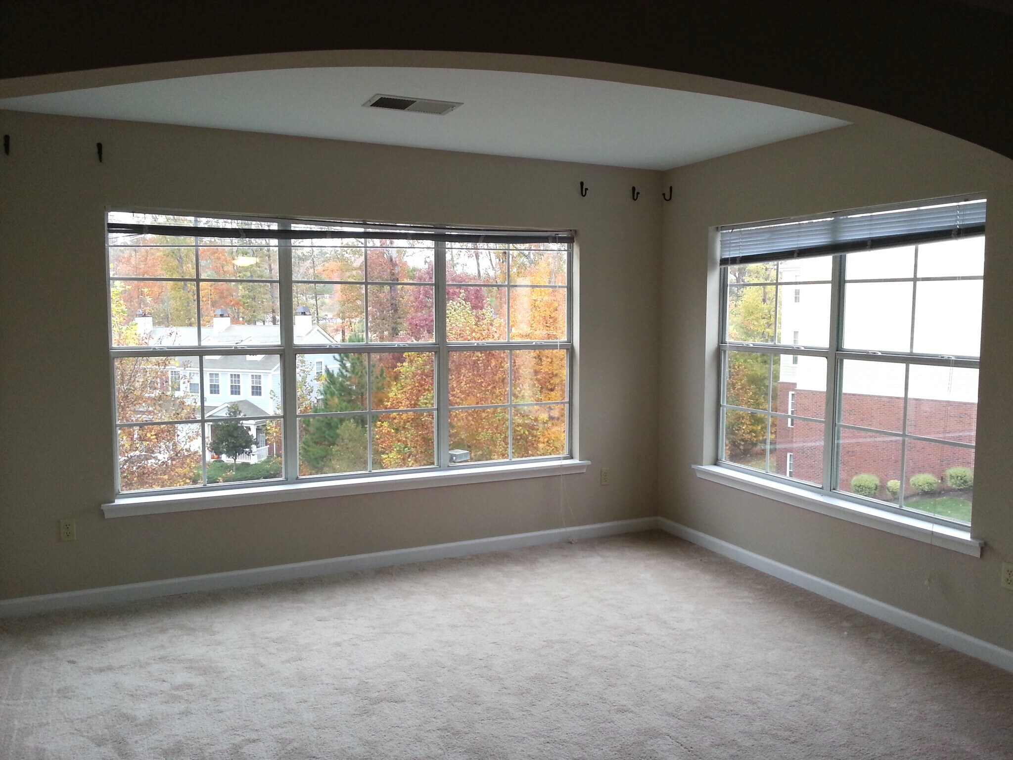 Sunroom with 5 windows - 704 Bristol Village Dr