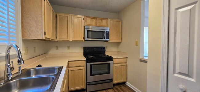 Building Photo - Charming 3 Bed / 2 Bath Home – Pet Friendl...