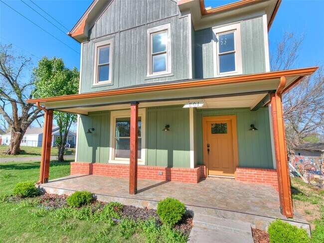 Primary Photo - 801 N Ash St