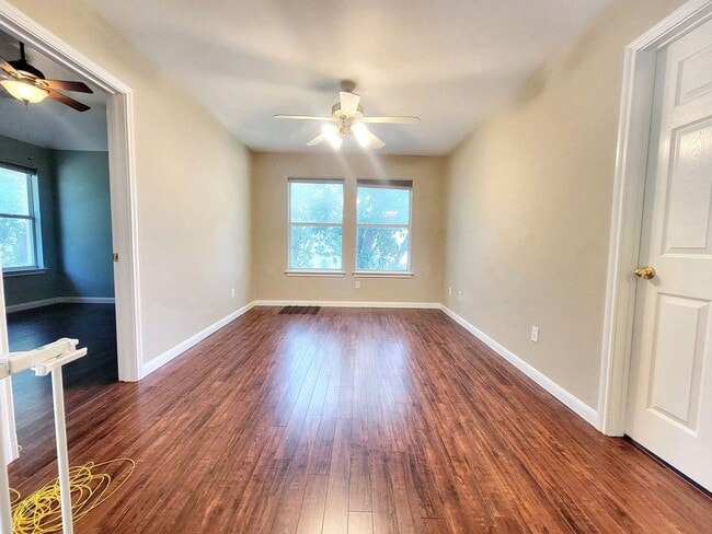 Building Photo - 1617 Sunterro-