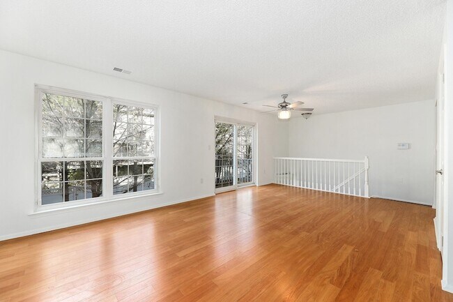 Building Photo - 19 Cottonwood St