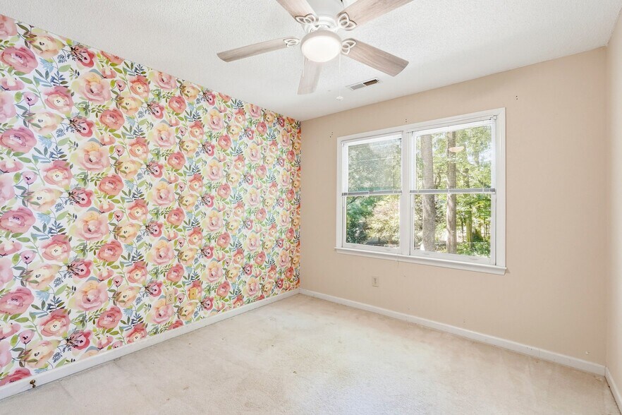 Building Photo - 1424 Brookwood Dr