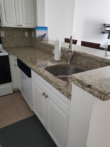 Building Photo - 520 SE 5 Ave