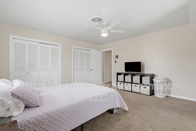 Building Photo - 2423 W Gramercy Pl
