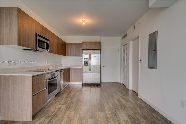 Building Photo - 1600 SW 1st Ave