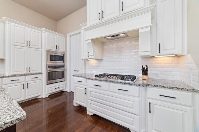 Building Photo - 17402 Hankar Way