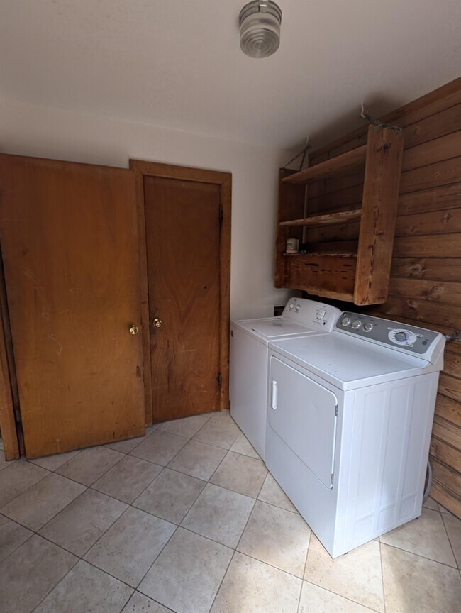 Building Photo - 3137 Ridge Rd