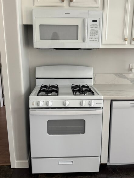 New Stove - 5943 Tujunga Ave