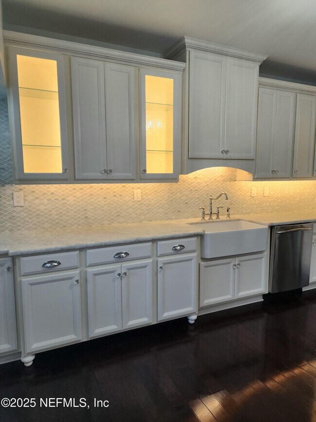 Building Photo - 212 St Johns Ave