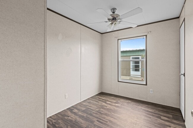 Building Photo - 504 W 55th St