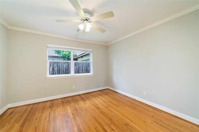 Building Photo - 4405 Marina St