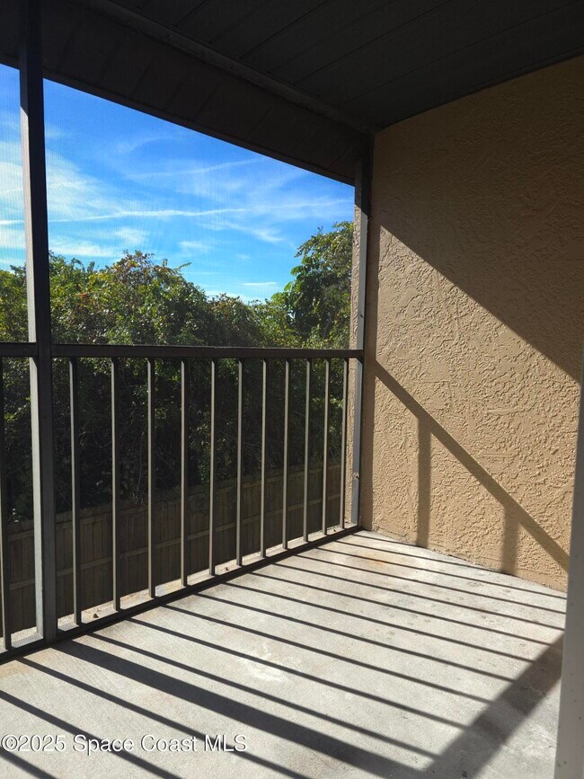 Building Photo - 245 Spring Dr