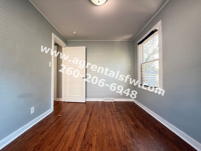 Building Photo - 522 Curdes Ave