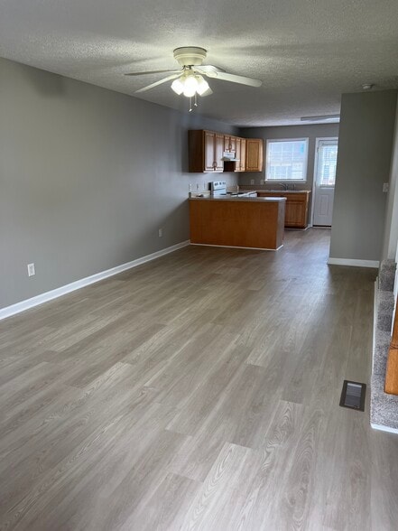 Building Photo - 577 Beaverview Dr