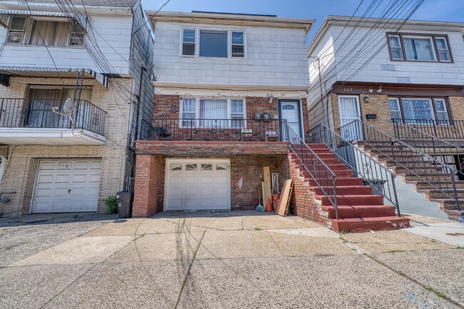 Primary Photo - 125 Garfield Ave