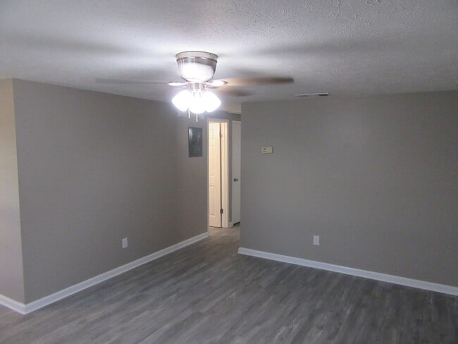 Building Photo - 6427 Sunset Ave