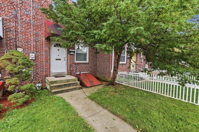Building Photo - Cozy 2 Bedroom House Available Now!