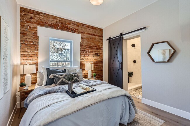 Building Photo - First 3 months discounted rent!