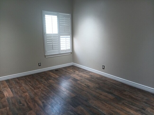 Building Photo - 3 Bedroom, 2 Bathroom Home! Schedule a Showing Soon!