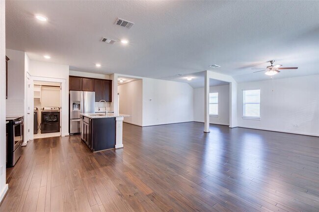 Building Photo - 741 Carol Dr