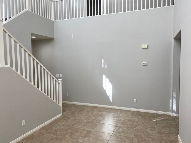 Building Photo - NW!!! 4 bedrooms!!! Pool and Spa!!! All ti...