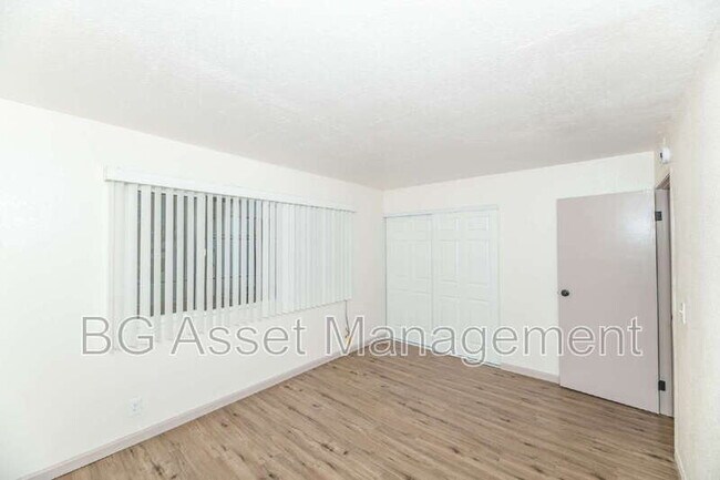 Building Photo - 10 Lee St