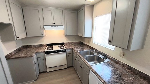 Building Photo - 4040 W 130th St