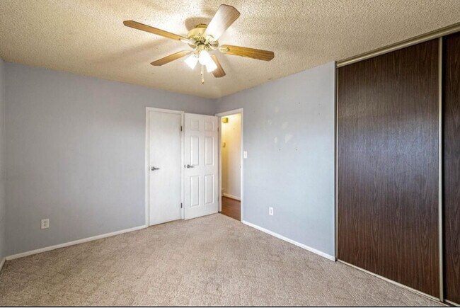 Building Photo - 3217-D 1/2 D 1/2 Rd