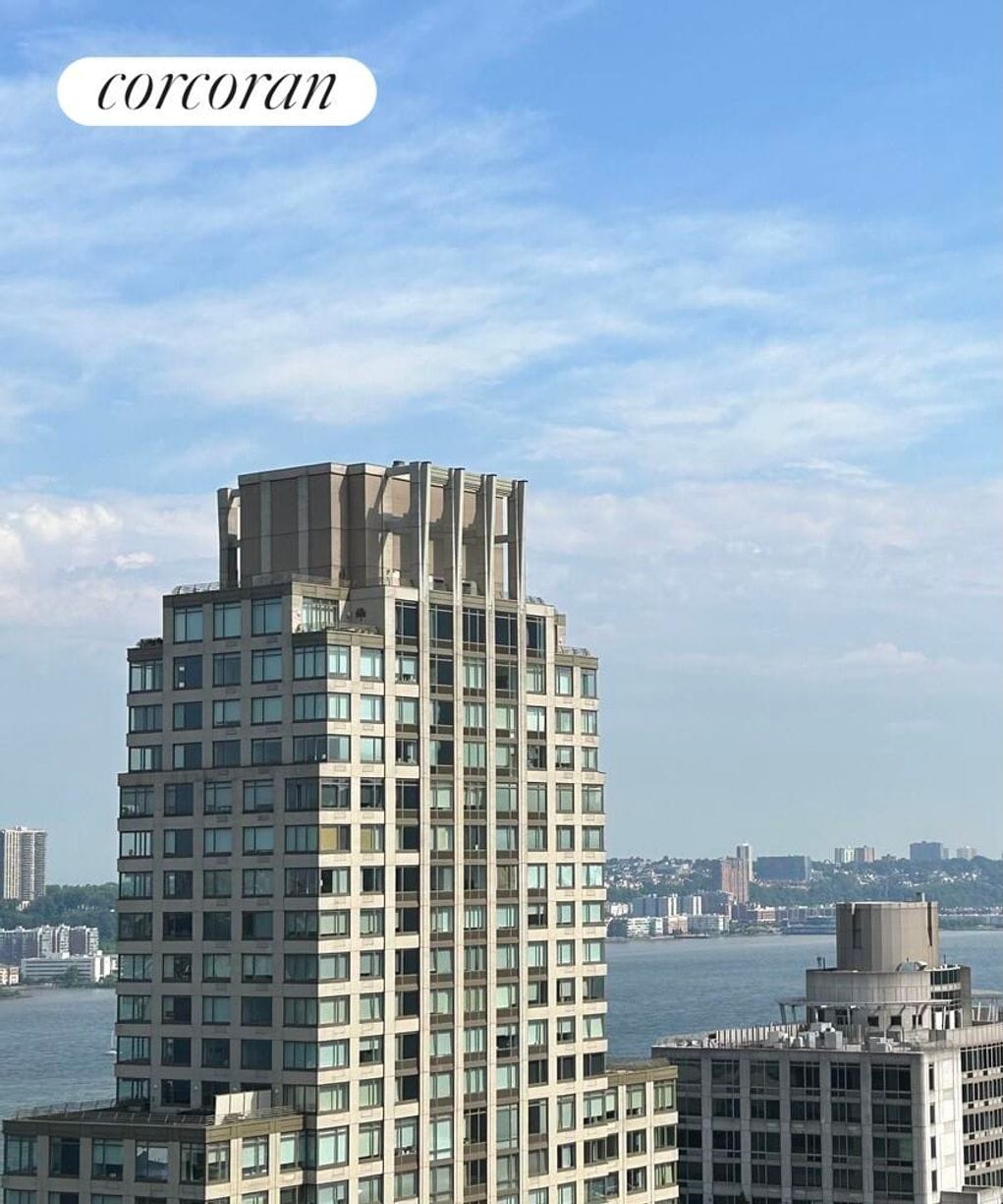 Building Photo - 75 W End Ave