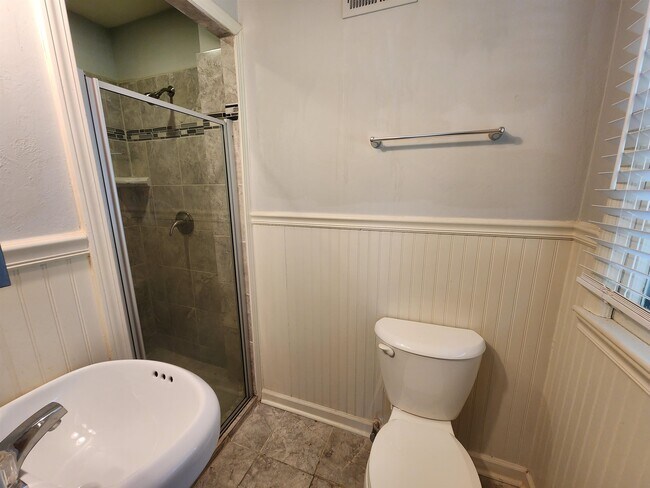 Building Photo - 319 W Peg Ln