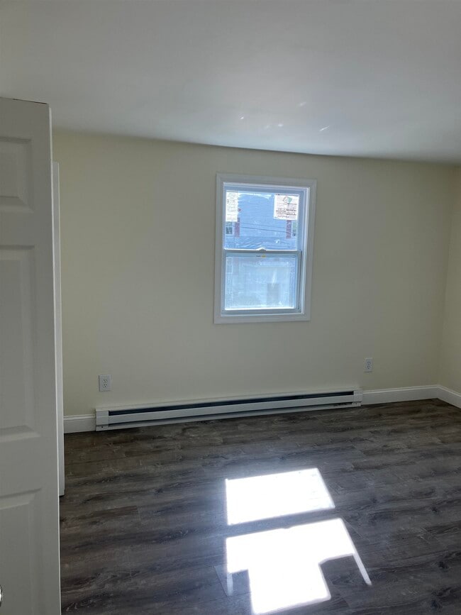 Building Photo - 6 Willowbrook Dr