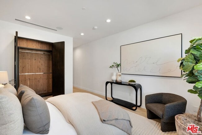 Building Photo - 3116 Elvido Dr