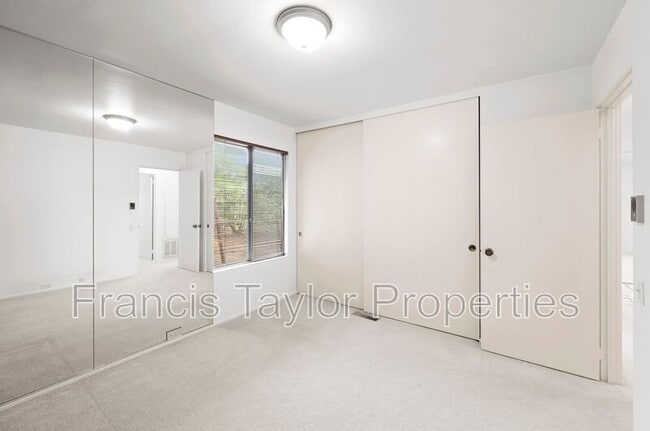 Building Photo - 2250 Vista Grande Dr