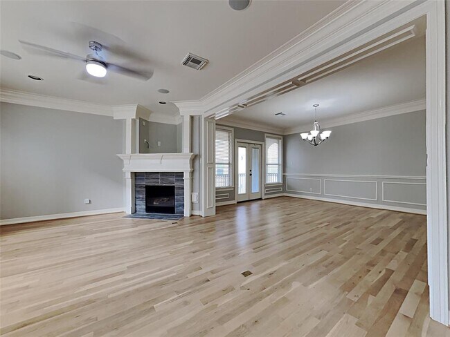 Building Photo - 839 Rosine St
