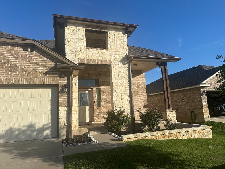 Building Photo - 6149 Lavaca Dr