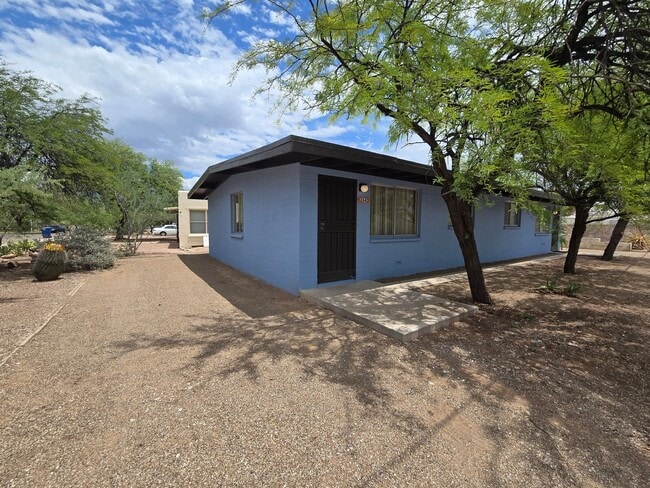 Primary Photo - 2640-2642 N Santa Rita Ave