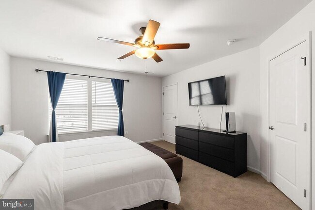 Building Photo - 5758 Barts Way