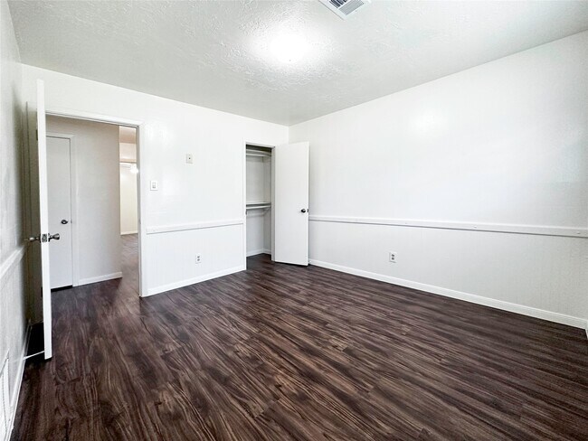 Building Photo - 9270 Theysen Dr